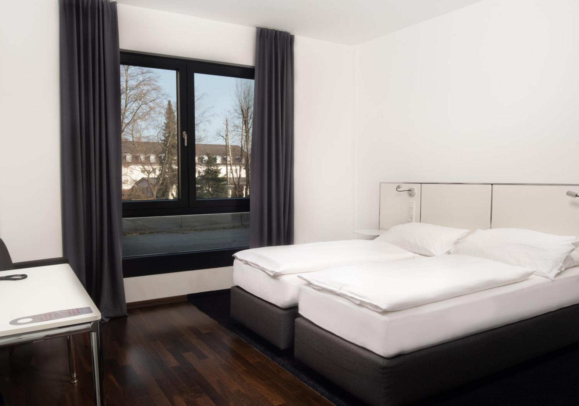 &Repeat Koeln Airport Hotel Exterior photo